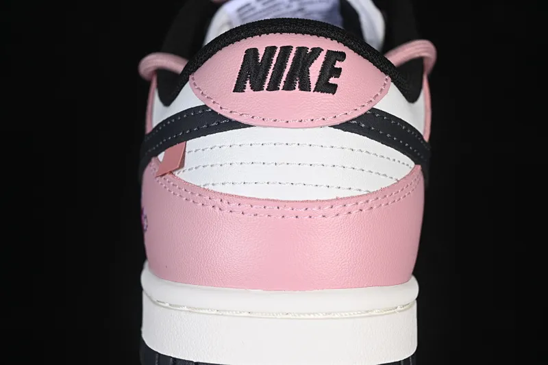 All categories Nk SB Dunk Series Nk SB Dunk Low High-end customized low-top sneakers Nike SB Dunk Low Valentine's Day strap Anniversary high-end customized low-top casual sneakers PB0510-055